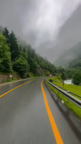 ‏يا غـــرام العـمـر  قـلبي محتويك ‏من قديم الوقت وضلوعي تضمك ‏أن طلبت القـلب قلبي بـين يديك ‏وأن بغيت الـشـوق خفوقي يلمك