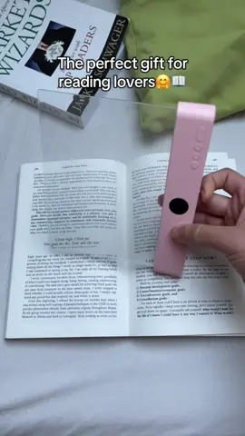 Tag someone who reads at night📖😴✨#booklight #books #BookTok #giftidea #booklovers 
