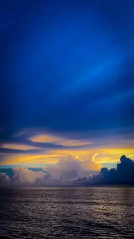 Most of us have gone through a moment when we feel we can no longer run after someone… a moment we decide to rest, even if it means losing people. Have you reached this stage? 🤍 أغلبنا مر بلحظة حس بيها أنه ما عاد يقدر يركض وراء أحد... لحظة قرر بيها يرتاح حتى لو خسر ناس. وصلتوا لهذه المرحلة؟🤍 #DeepWords #Motivation #TIKTOKUSA #FYP #losesPeople 