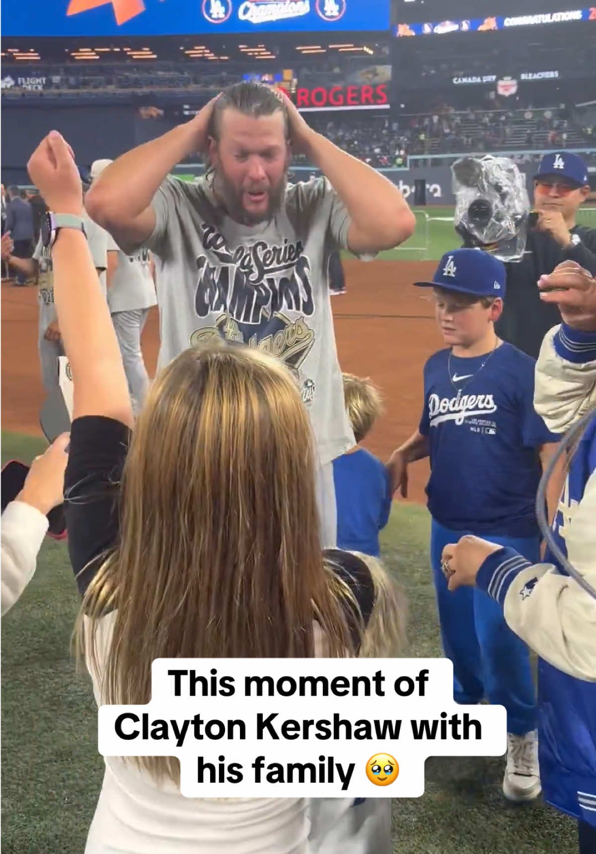 Sports ❤️ #MLB #WorldSeries #dodgers (🎥: Brandon Wile/X) 