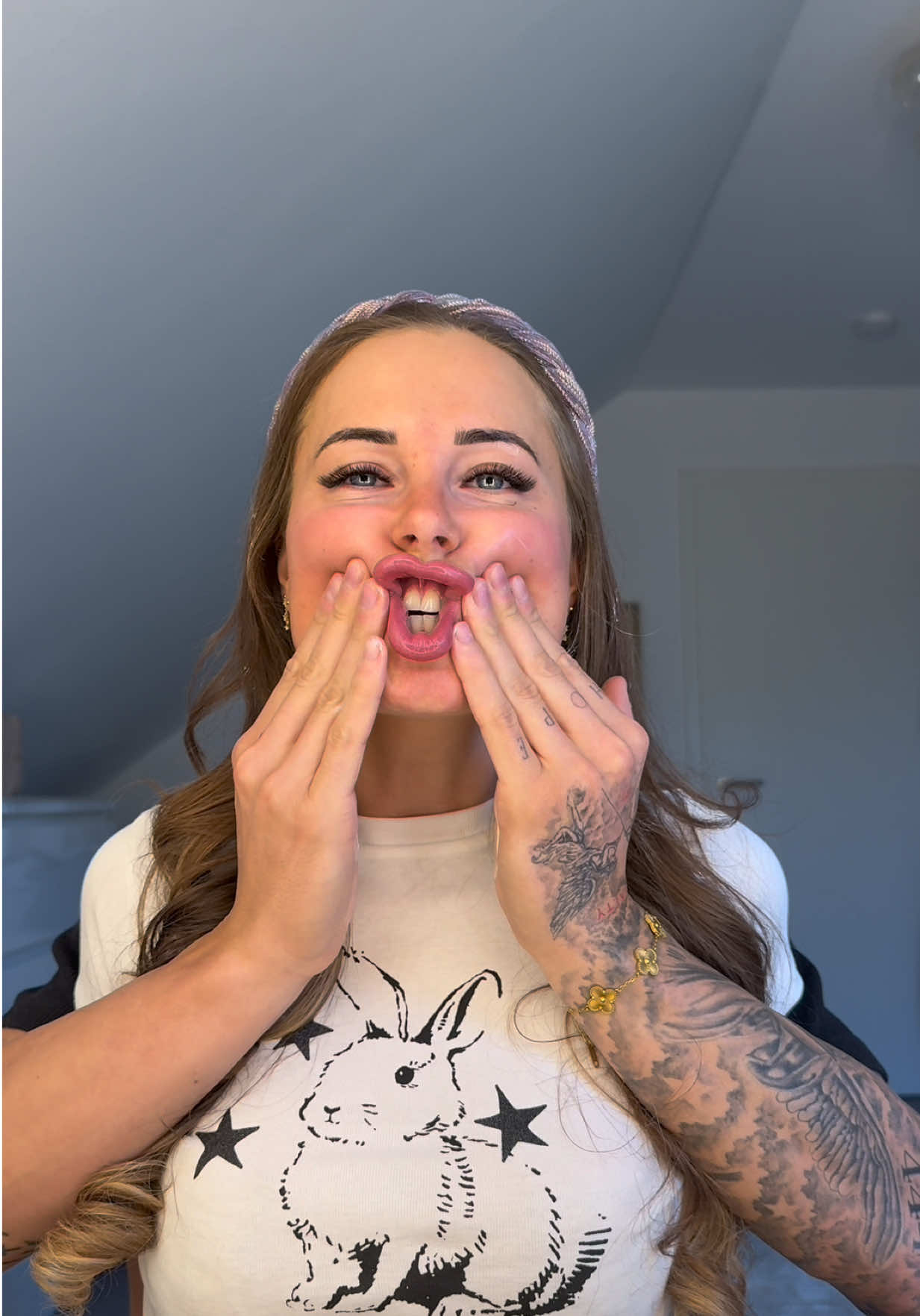 ANZEIGE | Die Tagespflege von @NIVEA DE ist nicht unbedingt da wo sie eigentlich sein sollte 😂 aber fehlen darf sie trotzdem nicht 🤍 #NIVEA #NIVEAfamily #skinmoments 