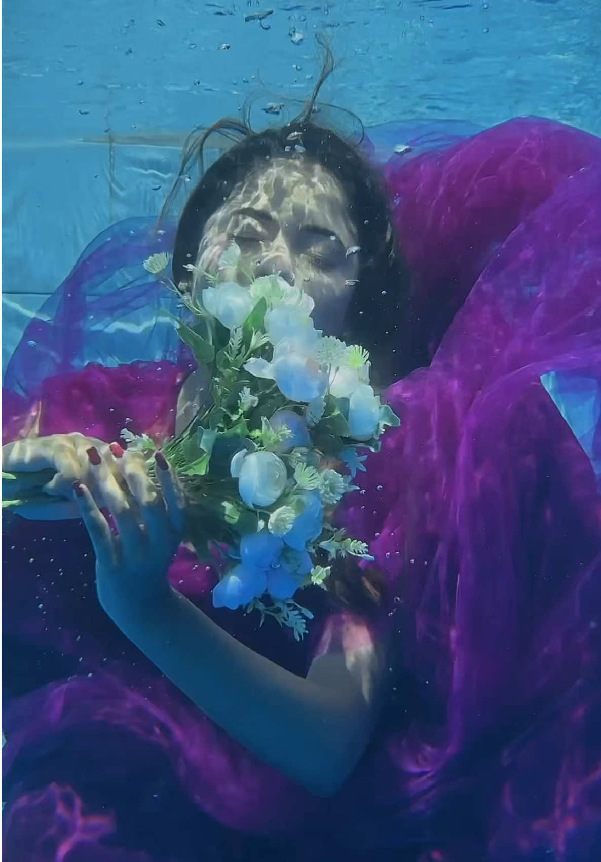 AI na vi eta real and jara copy boltecho eta 1.5 month ager video amr pin kora oppo phone er video ta dekho Tahole e bujte parbe ☺️ r copy korle o ba ki ajob ! TikTok a panir nicher kono video dile e ai song suggest kore! 