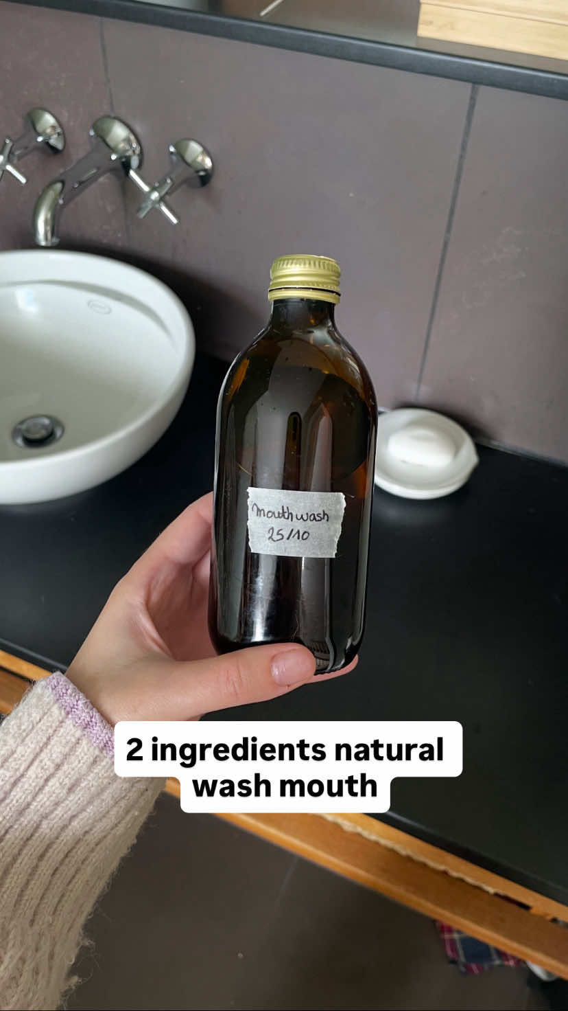 2 INGREDIENTS NATURAL MOUTHWASH 🤎 In both Traditional Chinese and Ayurvedic medicines, cloves and cinnamon have been used for centuries to support gum health, reduce bacteria, and freshen breath naturally. You’ll need: – Whole cloves (antibacterial + supports gum and oral health) – Cinnamon bark (warming, promotes circulation + hygiene) Simmer the cloves and cinnamon in boiling water for at least an hour, or even better, leave it to infuse overnight. Strain, pour into a small glass bottle, and keep it in the fridge for up to 5 days. Use a small amount after brushing your teeth - it’s clean, fresh, and naturally powerful. No alcohol, no dyes, no sting. Just a simple recipe that’s been working for hundreds of years. #naturalremedies #naturalbeauty #lowtox #nontoxicliving #mouthwash 