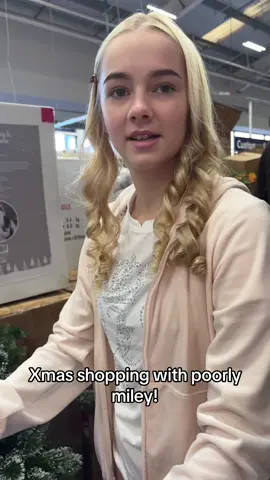 Xmas shopping with poorly miley#poorly #family #fyp #blowthisupforme #foryoupagе 