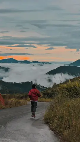 Liệu có ai còn nhớ tên bài hát này và tên nick yahoo mà bạn đặt 18 năm trước là gì không? #dalat #hoainiem8x9x #fyp #motminh #foryou 