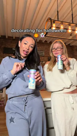 what do you think of my centerpiece with @Bloom Nutrition drinks for our halloween party? 👻🎃 #bloompartner 