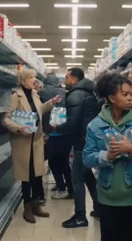 Oma grijpt in nadat mensen massaal water gaan inslaan vanwege bacteriën in het drinkwater. Oma is het niet eens met de winnaar D66😡 #fyシ #yourpage #utrecht   #youpage #ai 