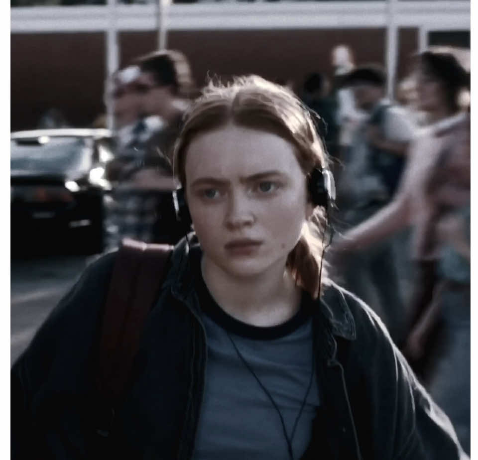 she did NOT gaf im crying  #maxmayfield #sadiesink #strangerthings #foryou #edit ALL ORIGINAL CONTENT ALL FAKE SADIE SINK AS MAX MAYFIELD S4 STRANGER THINGS MIMOSA 2000 EDIT 