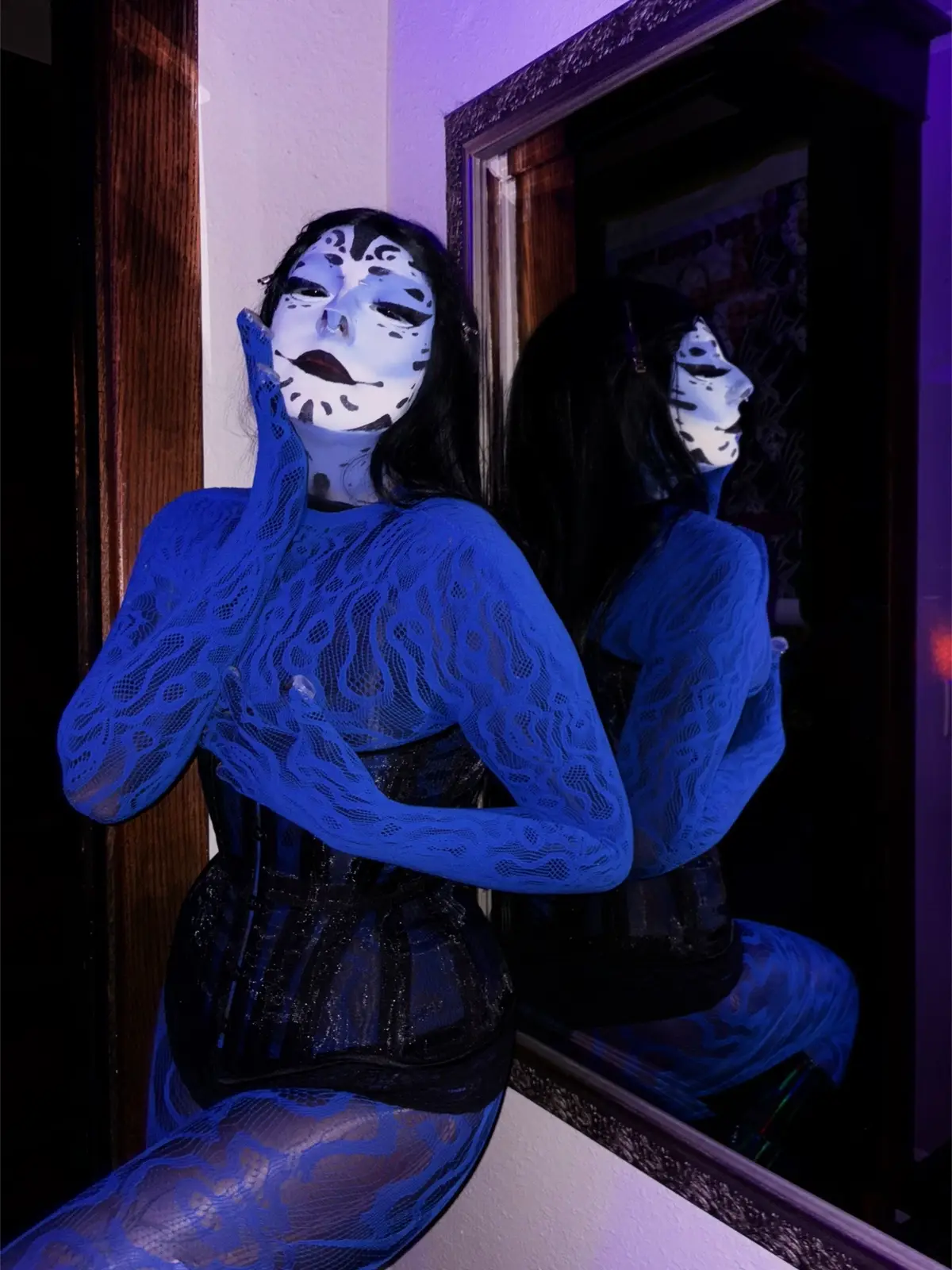 you can look, but you can't touch 🖤🐸💙  #poisondartfrog #halloween #costume #costumeideas #uniquecostume 