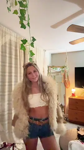 In another life I am penny lane #almostfamous #pennylane 