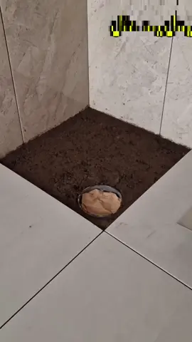 سوف تشاهد الطريقة الصحيحة لمنع توقف الماء فوق بلاطة السيراميك 