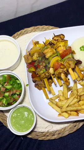 شيش طاووق بصوص الكابوي جوسي😍  خلطه الشيش طاووق في خلاط :  نص ملعقه صغيره فلفل اسود  نص ملعقه صغيره بودرة ثوم  نص ملعقه صغيره بابريكا  ملعقتين كبار زبادي  ملعقه كبيرة خردل  ملعقة كبيره صويا صوص   ملعقه صفيره ملح  حبه عصير برتقال  حبتين صغيره عصير ليمون  ملعقتين كبيره زيت زيتون  ملعقتين كبيره معجون طماطم  #الشيف_عبدالقادر #شيش_طاووق #شيش_طاووق_دجاج #شيش_طاوق_بصوص_الكابوي