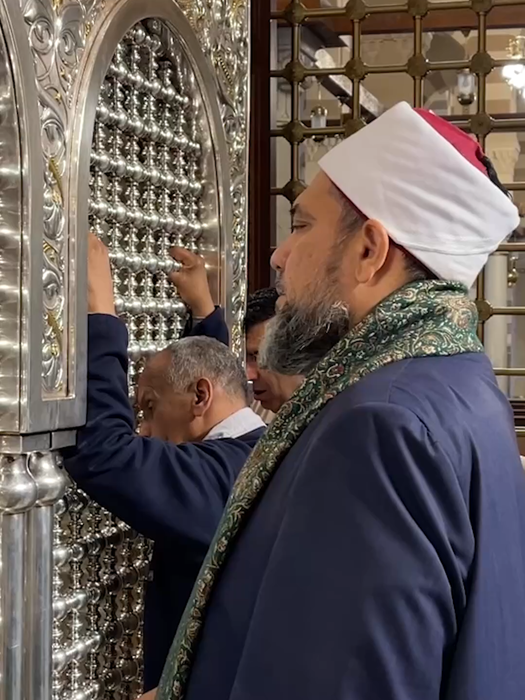 يا آل بيت رسول الله حبكم فرض من الله في القرآن أنزله من المقام الزينبي الشريف د. #محمد_وسام