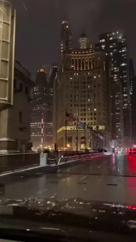 Welcome to United States of America 😍❤️🇺🇲 #usa  #estadosunidos #foryou #chicago #newyork  Chicago, travel Chicago, winter road trip in Chicago, scenic city winter drive, snow drive, Trump International Hotel & Tower Chicago, London House Chicago