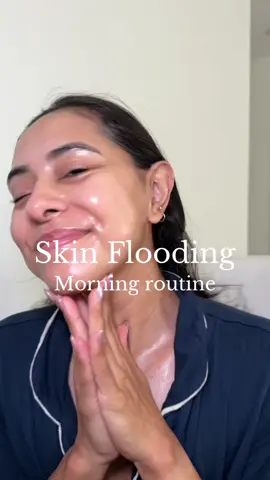 The perfect hydrating skin flooding session this morning ☀️ My current favorite toner is the Hyaluron Skin Essence Toner by @Hanskin it’s like a drink of water for my skin #skinflooding #morningskincare #glowyskin #glassskin #contentcreator 