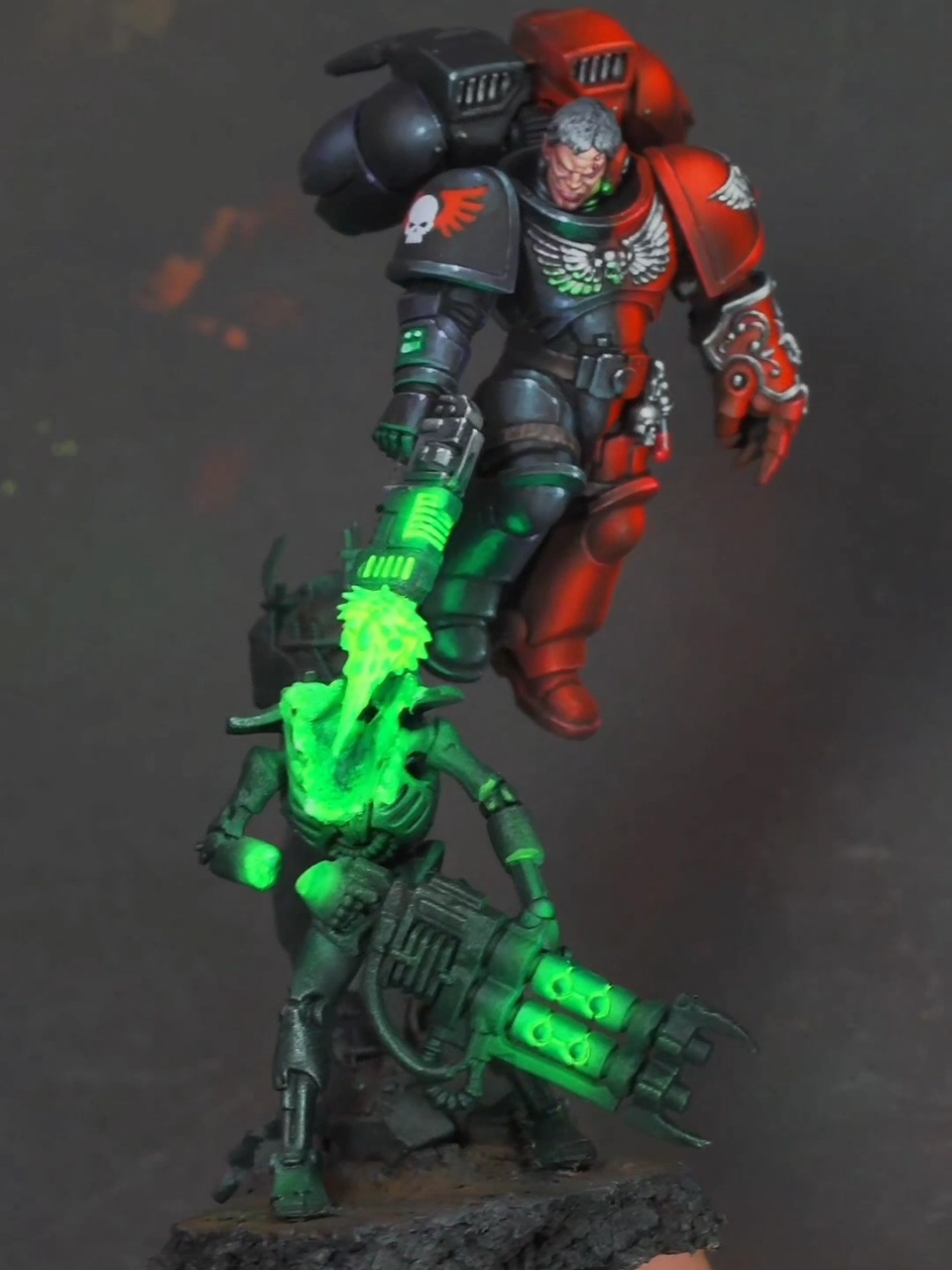 The power of the screwdriver! I know I should chose other than necrons or tyranids to do battle damage of my bases and scenes. But hey! But for some reason I feel less guilty with them . . #warhammercommunity #warhammer #warhammer40k #paintingminiatures #spacemarines 