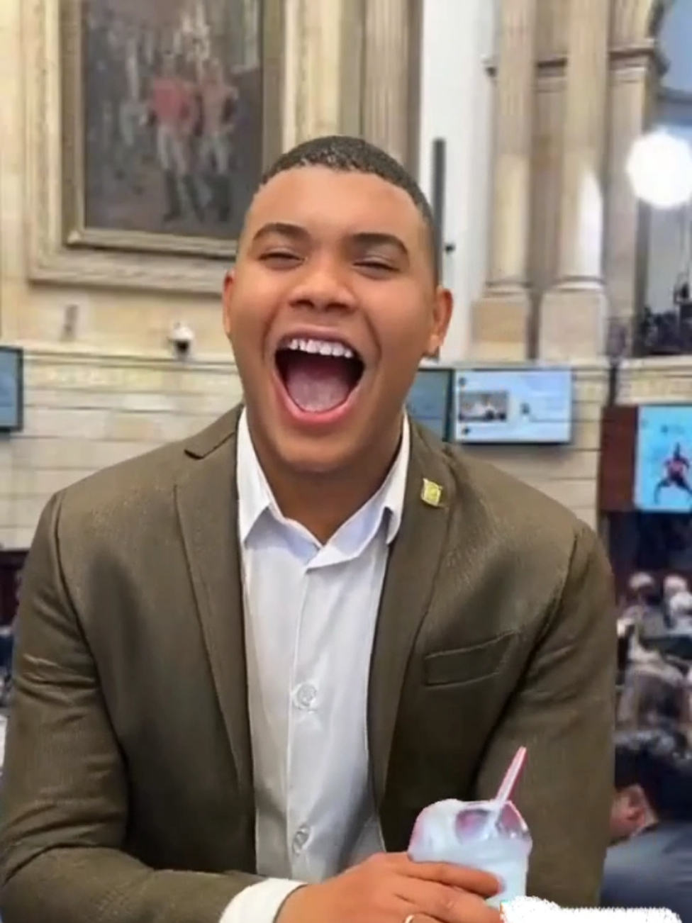 No era helado #paratiiiiiiiiiiiiiiiiiiiiiiiiiiiiiii #colombia #alvarouribe #centrodemocratico #bogota 