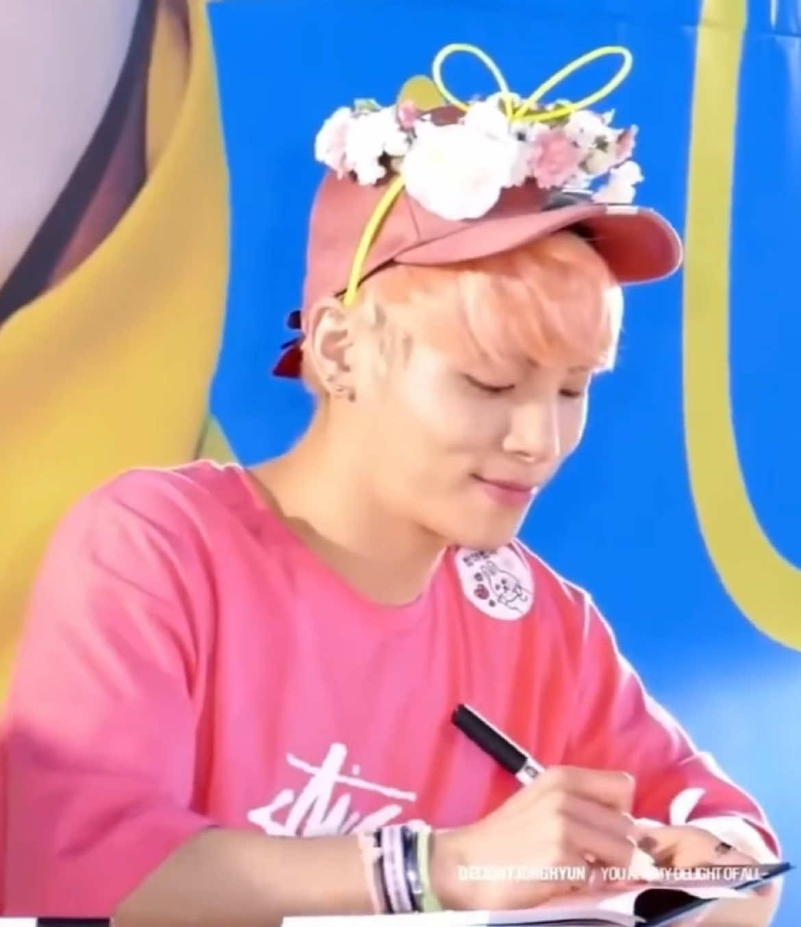 How he can be so cute and hot at the same time? #jonghyun #shinee #shineejonghyun #jonghyunedit #fyp 