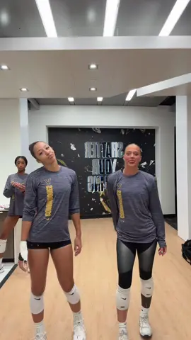 Senior night🥺🥺🥺 #foryou #vanderbilt #volleyball #d1athlete #gameday @rachelogunl3ye 