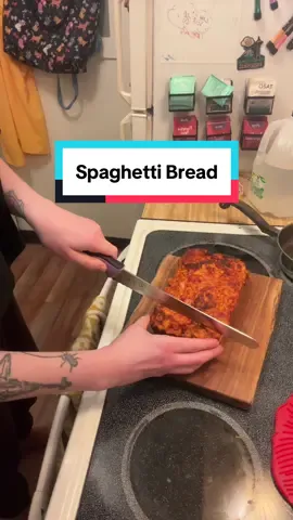 Replying to @hecallsmeroo Trying out #spaghettibread #spaghetti #homemadebread #experiment