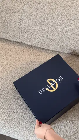 ✨ Glass Hair signé DESSANGE ✨  Routine Kératine Morphose pour des cheveux réparés, brillants & lissés comme un miroir 💁‍♀️ 🧴 Shampooing — répare & protège 💆 Masque — reconstruit la fibre 💧 Soin resurfaçant — scelle & fait briller Résultat : des cheveux transformés, doux & ultra glossy ✨ #BeautyCrewKeratinemorphose #Dessange #Keratinemorphose #haircare #glasshair  @Beauty Crew FR @Dessange Paris  *produits offerts