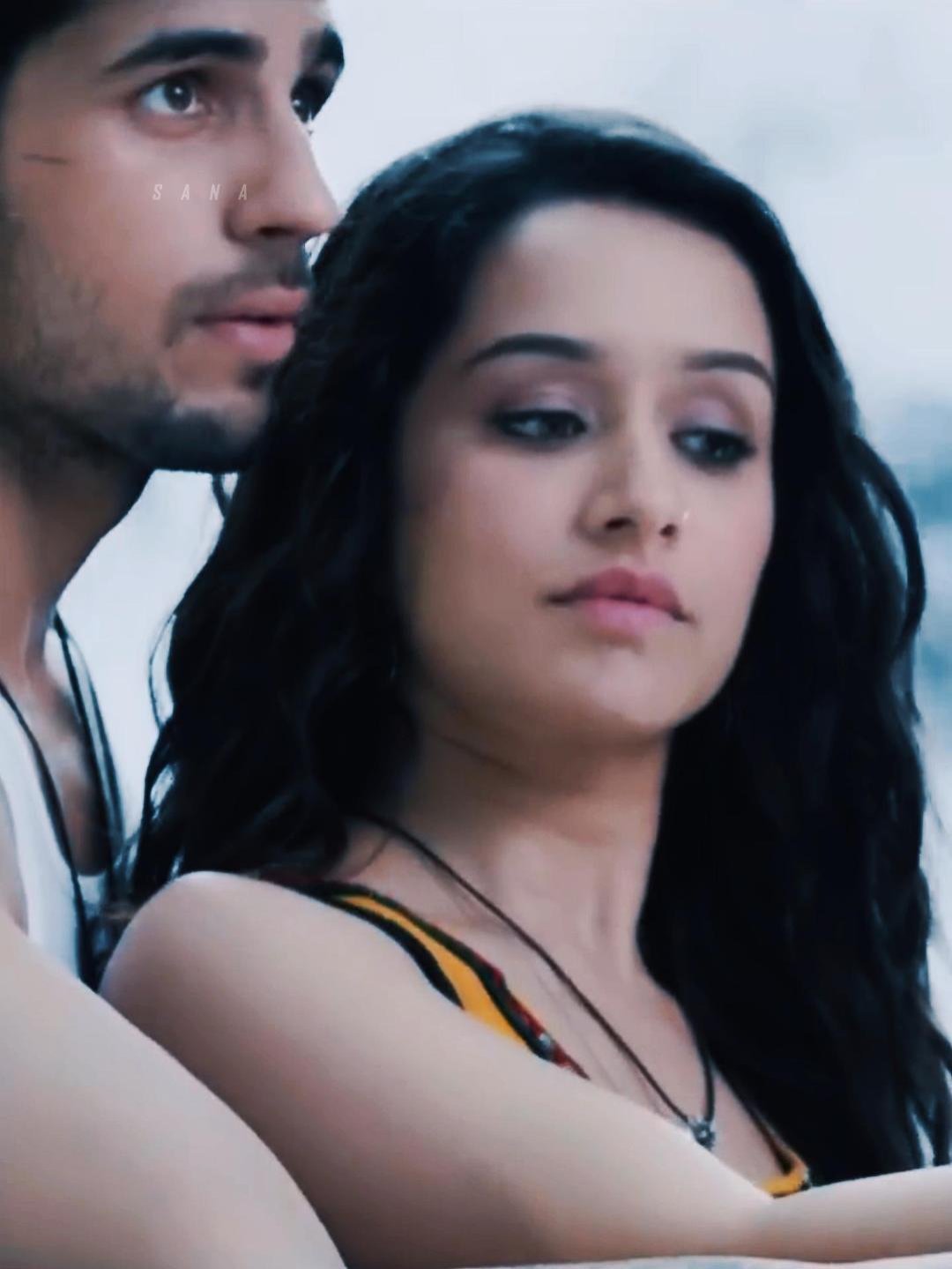 Galliyan… where love met pain...🖤 #galliyan #ekvillain #sidharthmalhotra #shraddhakapoor #sanas_vibez #bollywood #foryou #fyp