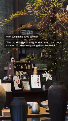 Trong sách có viết: “Nếu bạn quá khắt khe với bản thân, bạn sẽ khó lòng dịu dàng với người khác.”  #99 #foryou #trichdanhay #sachhay 