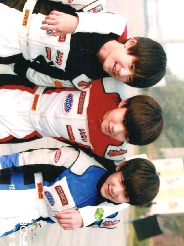 Tên của niềm tin được nhắc tới có lẽ là chiếc cỏ bốn lá xuất hiện giữa mv đấy hehe 🧡🍀 Năm em 12 tuổi mới lần đầu xem mv này, em biết đu idol khá muộn nên 2018 em mới được gặp gỡ 3 quả cam nhỏ. Khi đấy xem nhập tâm quá thấy 2 bạn nhỏ 👊 nhau tự nhiên thấy buồn, thấy không vui rồi tự hỏi nên xem tiếp không ta, hai ảnh 👊 mình buồn quá =))))  #tfboys #王俊凯 #王源 #易烊千玺 #cpop 