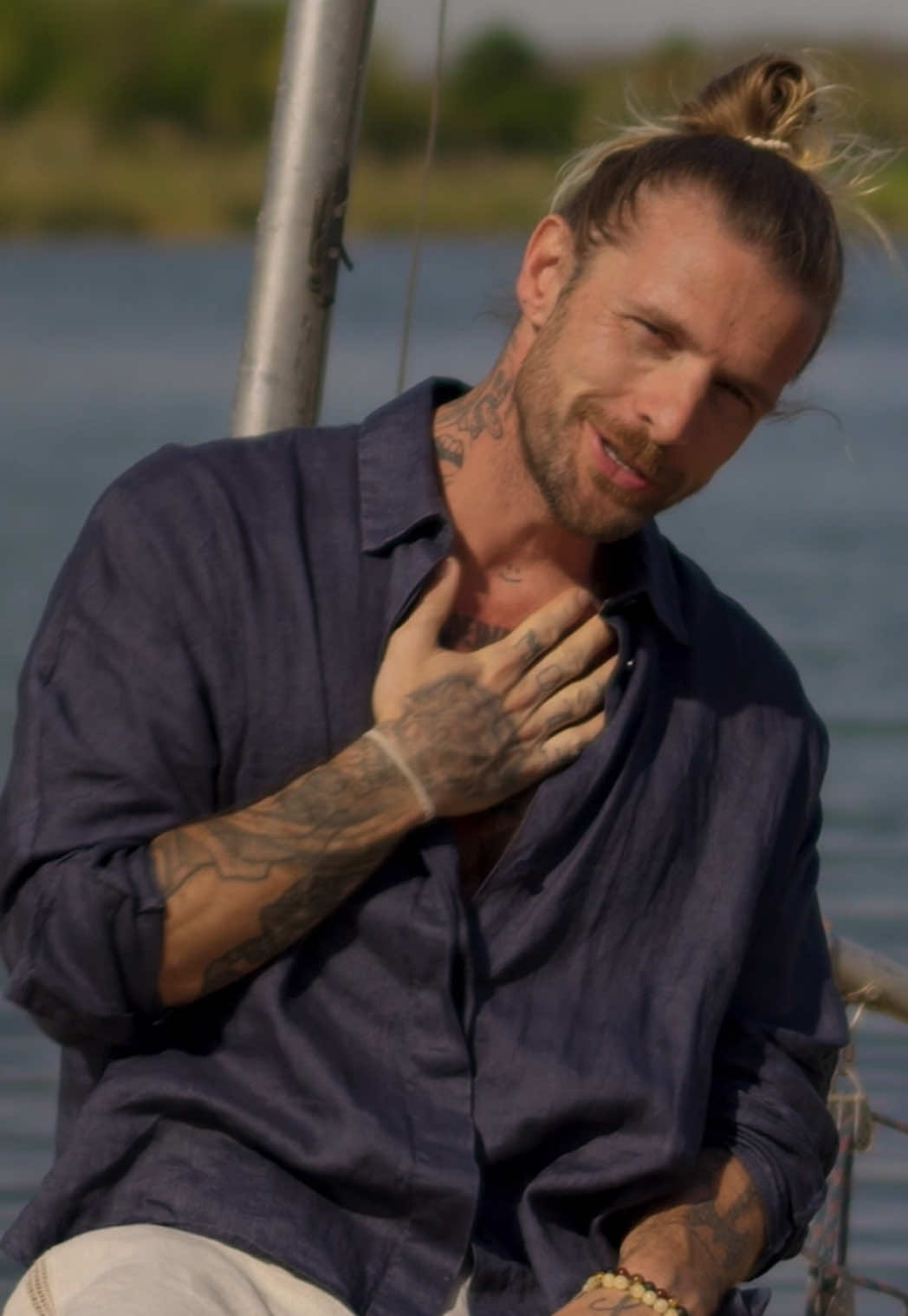 Tú y yo en un barquito yéndonos lejos… ☮︎