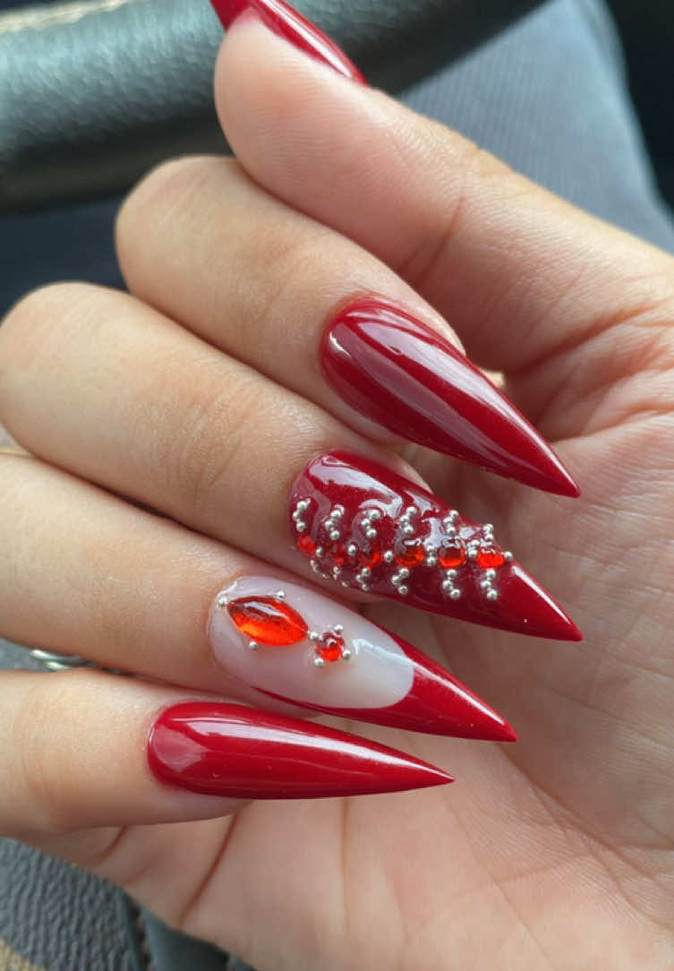 Nem sempre sai de primeira 😂 mas as risadas são garantidas! . . . . . ##Unhas #TrendDeUnhas #ErrosDeGravação #Manicure #FypBrasil 