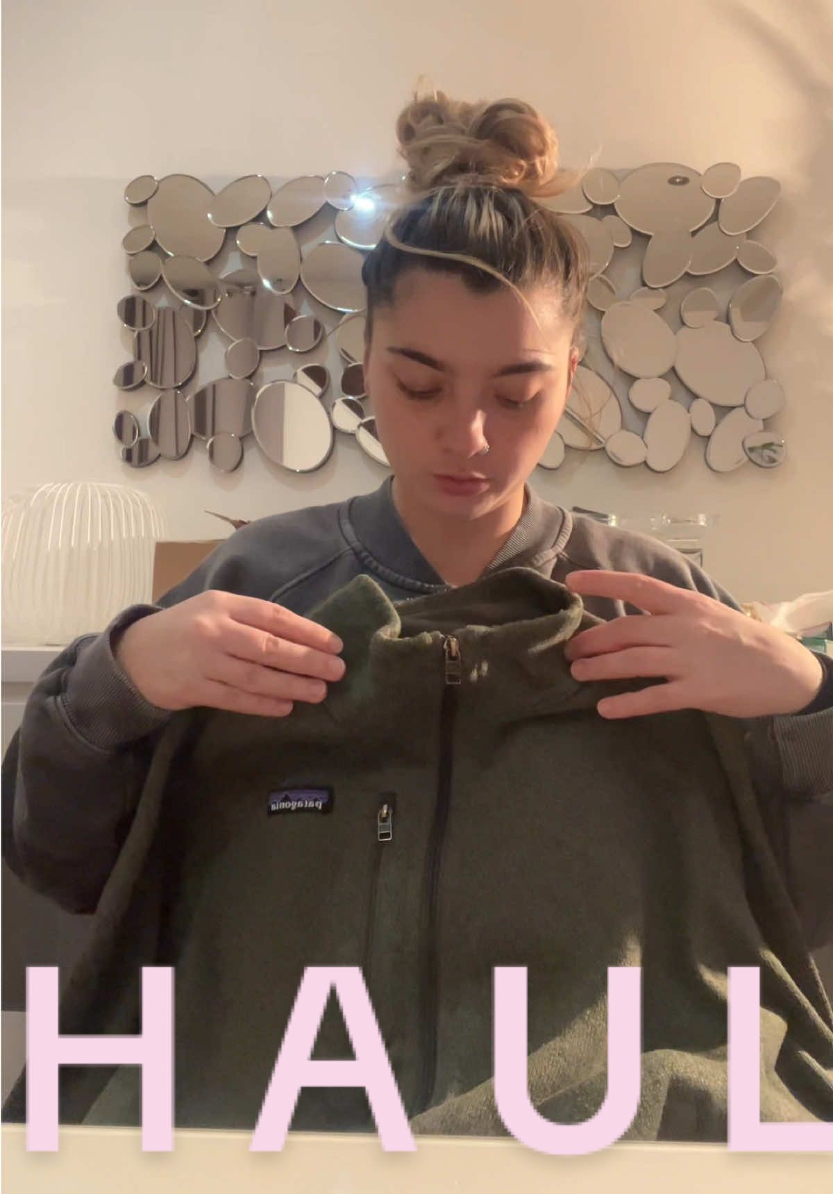 Je vous fait un haul de ce que j’ai trouvé à la brocante (Tommy Hilfiger, Guess, Patagonia,..)💗 #haul #brocante #fyp #belgium #haultiktok 