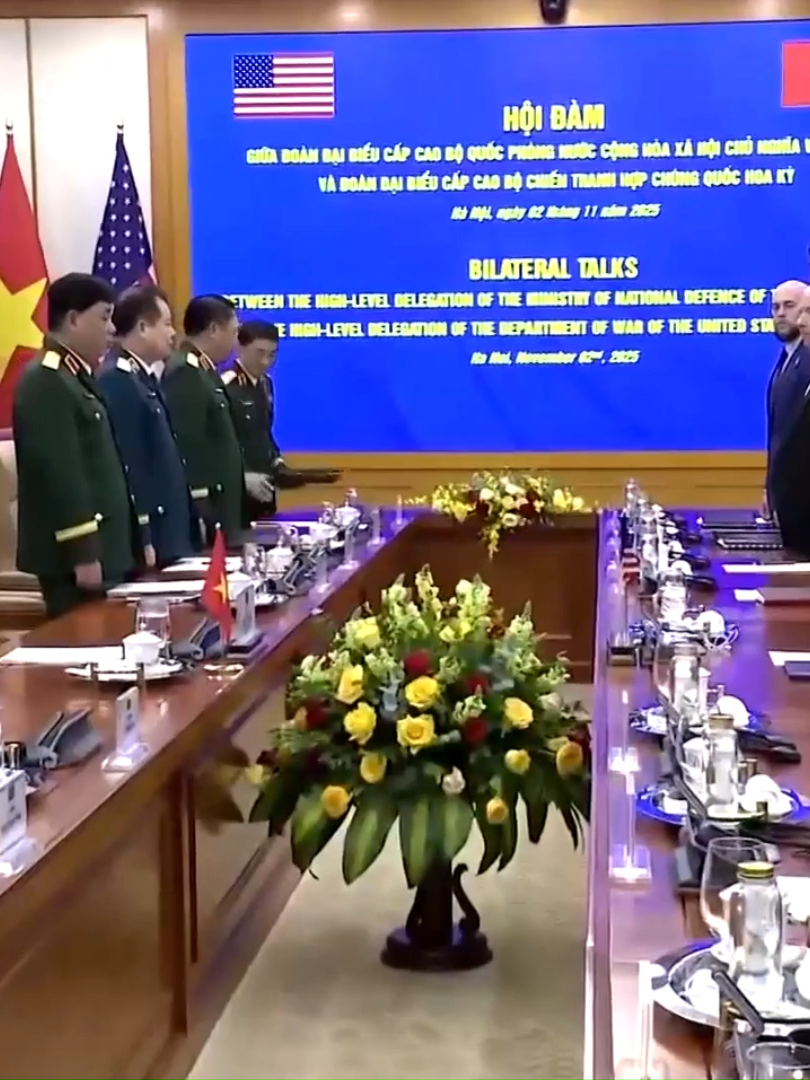 Đại tướng Phan Văn Giang Bộ trưởng Bộ Quốc Phòng hội đàm với Bộ trưởng Bộ Chiến tranh (Bộ Quốc Phòng) Hoa Kỳ Pete Hegseth. #phanvangiang #daituongphanvangiang #boquocphong #botruongboquocphong #bochientranh #PeteHegseth #vietnam #usa #vietnamusa #xuhuong #xuhuongtiktokvietnam