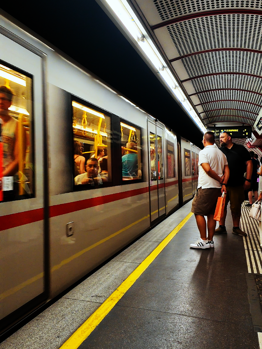 شارك وقول تراني احبك ❤ #تصوير_شوارع✨ #اكسبلور_لايك_متابعة_💚💚 #حب #ستوريات #تصميم_فيديوهات🎶🎤🎬 