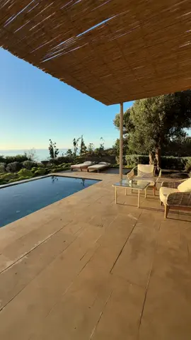 Between the sea and the mountains, under the Moroccan sun. Ya rabbi merci for this feeling of fullness and gratitude 🙏🏼✨ #morocco #maroc #fyp #pourtoi 