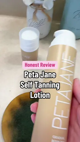 I will definitely use this Pets Jane self tanner throughout the fall/winter months. 1 coat is sufficient for me but it is buuldable if you want to be darker. Very low odor/smell. Highly recommend!!  #petajane #selftanner #selftanninglotion #glowingskin 