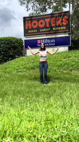 Happy Sunday 🤍#hooters #sunday 
