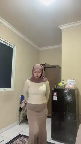 Lagi suka lagu ini 🤣