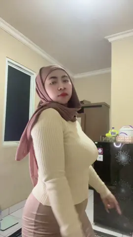 Lagi ah lagi enak wkwk. 