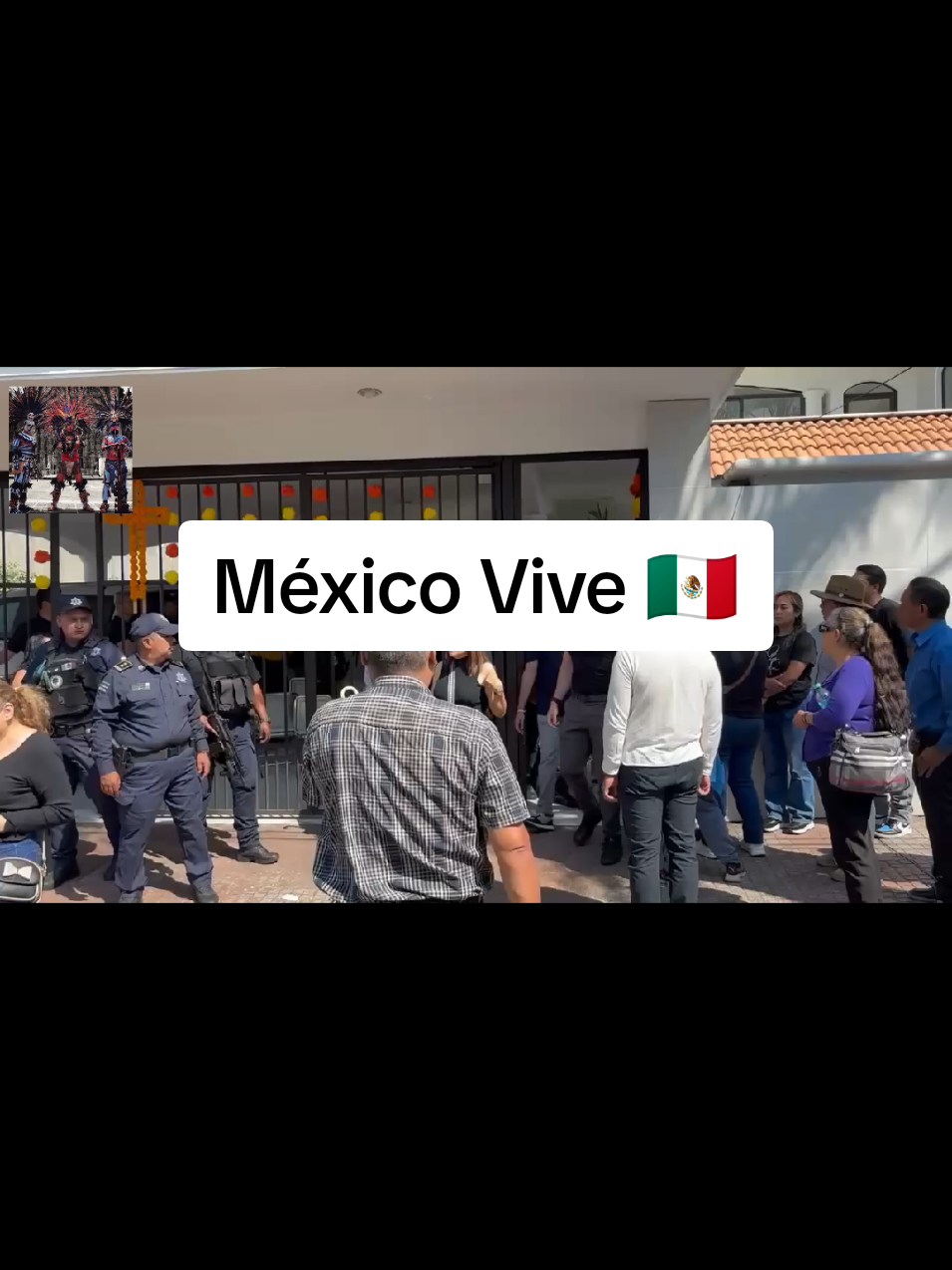 Tras unos minutos dentro de la funeraria San José, el gobernador de Michoacán, Alfredo Ramírez Bedolla, abandonó el funeral del presidente municipal, Carlos Manzo, a toda prisa. Volvió a ser insultado y la ciudadanía uruapense le exigió que se retirara.