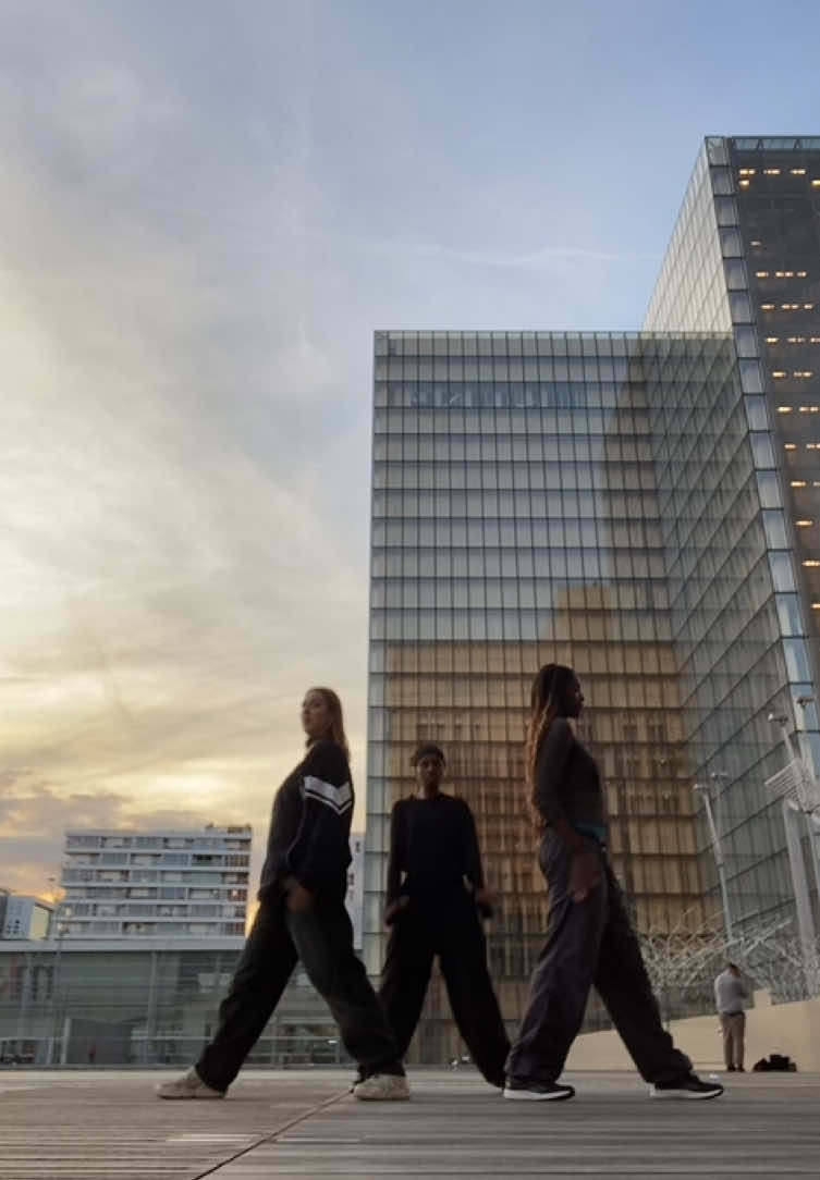 la vidéo date, mais la version free kitty est sortie 🤓 #theodora #dance #dancer #theodorafanaccount 