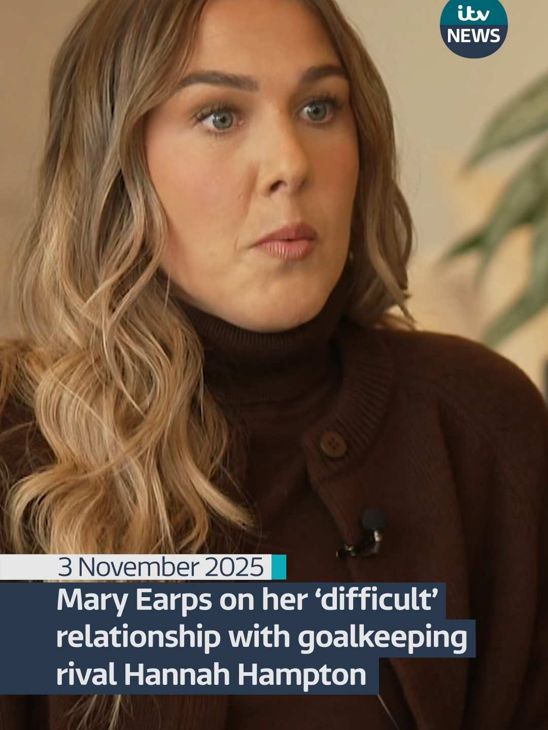 @maryearps on her ‘difficult’ relationship with goalkeeping rival Hannah Hampton #itvnews #news
