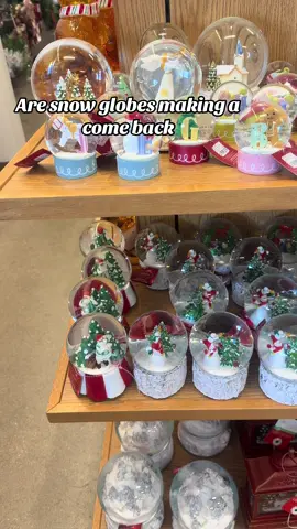 Im seeing lots of these #christmas #snowglobe 