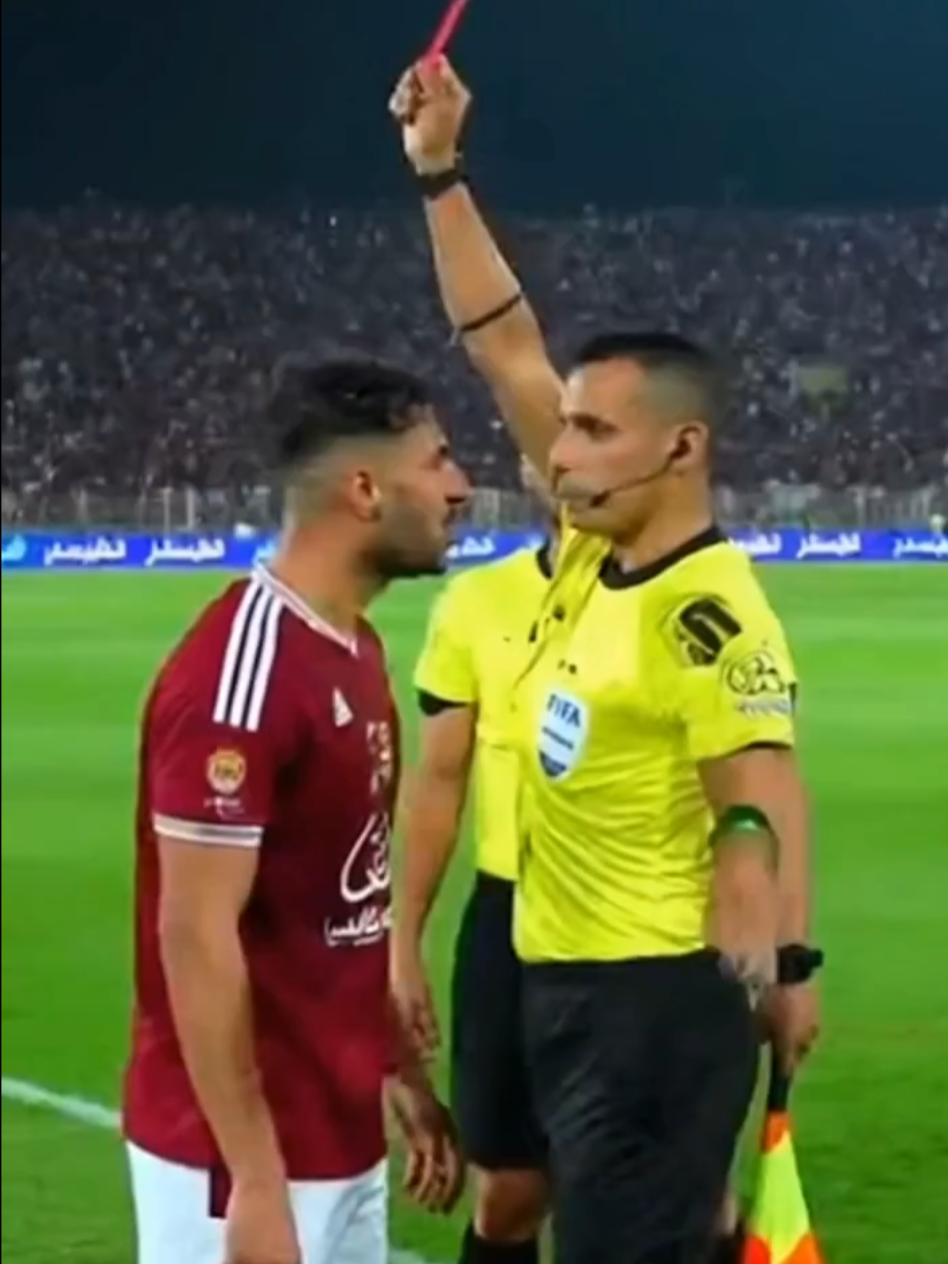 لاعب الاهلى كسر الفار بعد الطرد #الأهلي #مباراة_الأهلى_والمصرى#الزمالك 