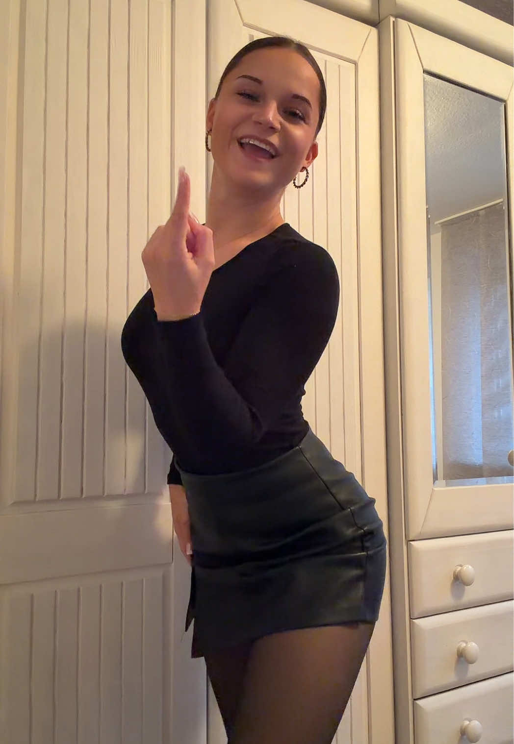 Heute mal im Lederrock🥰💃🏻 #foryoupage#fyp#viral#dance#fy 