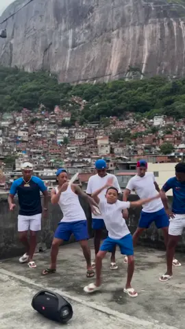 Os crias do RJ são massa demais  #danca #rj #riodejaneiro #kenner #passinho 