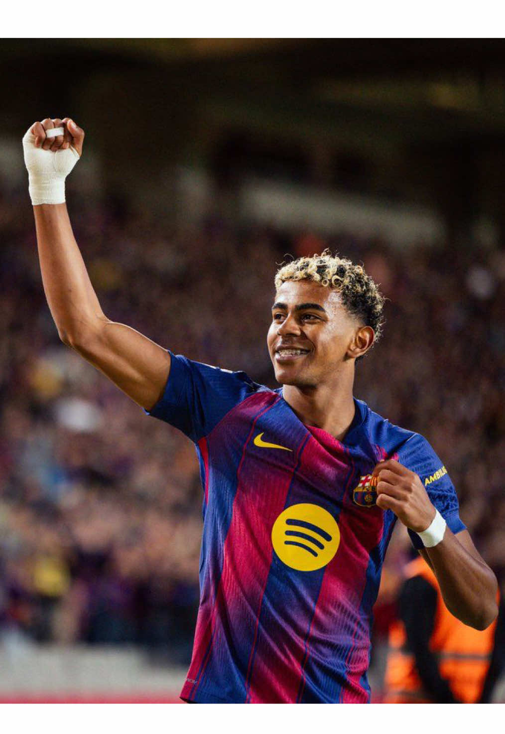 ⚽️🏟️ ¡LAMINE ABRE EL MARCADOR CON UN GO-LA-ZO EN MONTJUIC! #LALIGAEASPORTS  🗣️ @JOTA JORDI se deja la garganta celebrando en #ChiringuitoLive... #deportesentiktok #elchiringuitotv #tiktokfootballacademy 