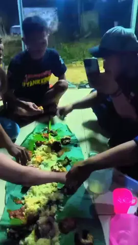 siapapun itu yg ingin menjauh dr kehidupan saya, akan saya permudah jalannya,bukan sombong tp saya nerapin sadar diri dan harga diri di atas segalanya,saya humoris sederhana ga neko²apa adanya dan saya bs nerima laki²bukan dr fisik dan harta, bahkan saya klo udaa tulus ke laki²seluruh keluarga besar nyaa saya cintai dan sayangi jk ada yg membenci pasangan saya dan keluarga nya saya siap jad garda terdepan maka dr itu saya mau nerima cowok dr ketulusan nya dan dr perlakuan nya yg lemah lembut ! dan saya ucapkan sekali lagi saya hanyaa seorang jandaa bukan cacat .