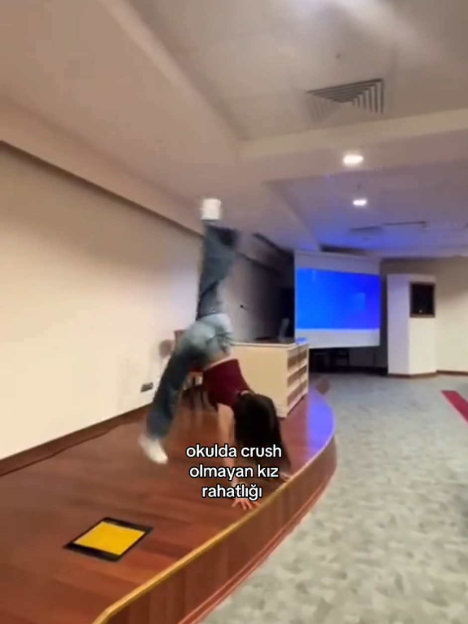 ABONE OL ÖZEL SOHBET EDELİM 😘 Liseli Kız Eda #LİSE #okul #SİNİF 