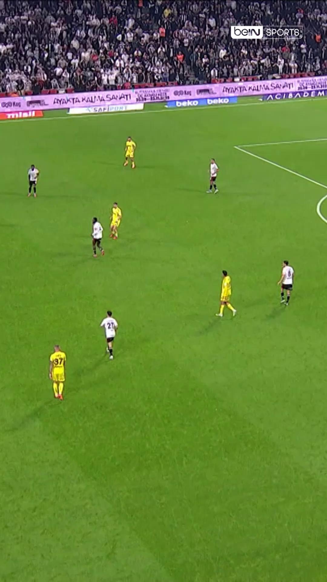 🟡🔵 Jhon Duran'dan, derbide Fenerbahçe'ye galibiyeti getiren gol! #BJKvFB #beINSPORTS #SadeceSpor