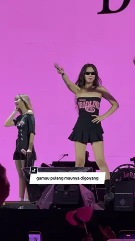 ngakak bgt gamau pulang maunya digoyang 😭😭🤣 #blackpink #jakarta #deadlinetour